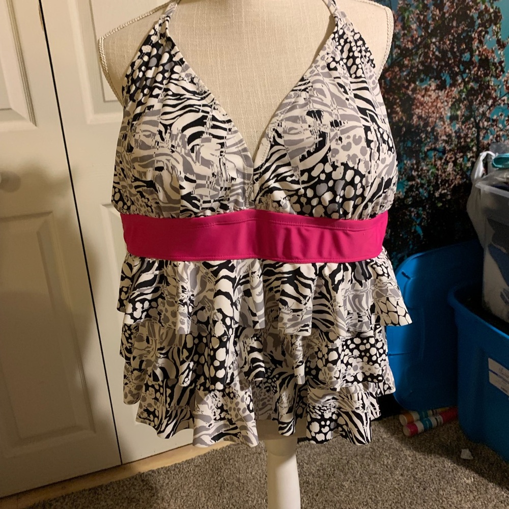 Cute Catalina Tankini Top - Picture 2 of 11